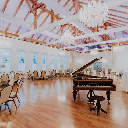 Boutique Maraton Отель Кошице