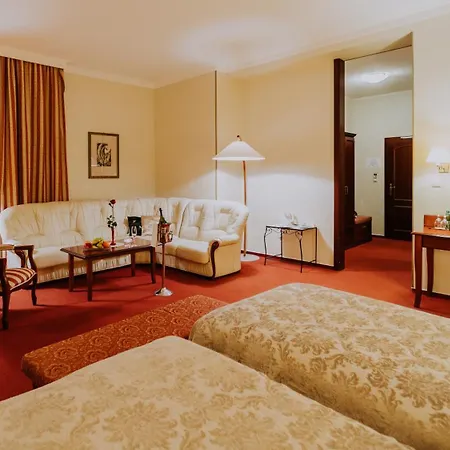 מלון Boutique Maraton 4*