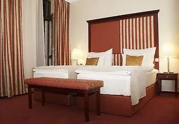 Boutique Maraton 4*